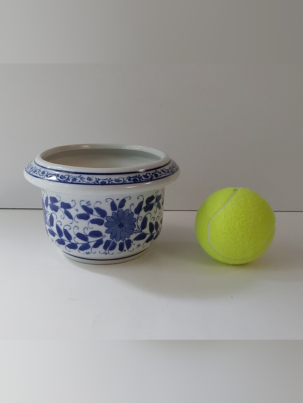 CHINESE Blue and White Floral Ceramic Jar